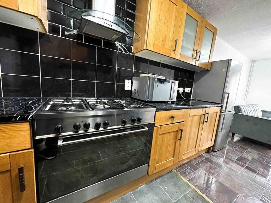New! 4 Bedroom London House With Garden And Lawn Dış mekan fotoğraf